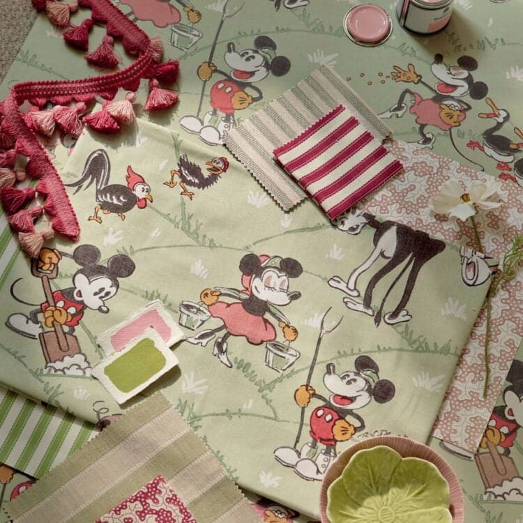 Disney Home X Sanderson Wallpapers - Mickey At The Farm